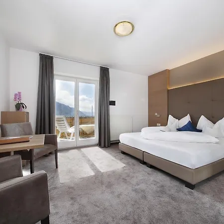 Hotel Ultenerhof 3*